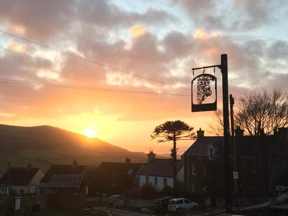 King'S Head Inn Llangennith Exterior photo